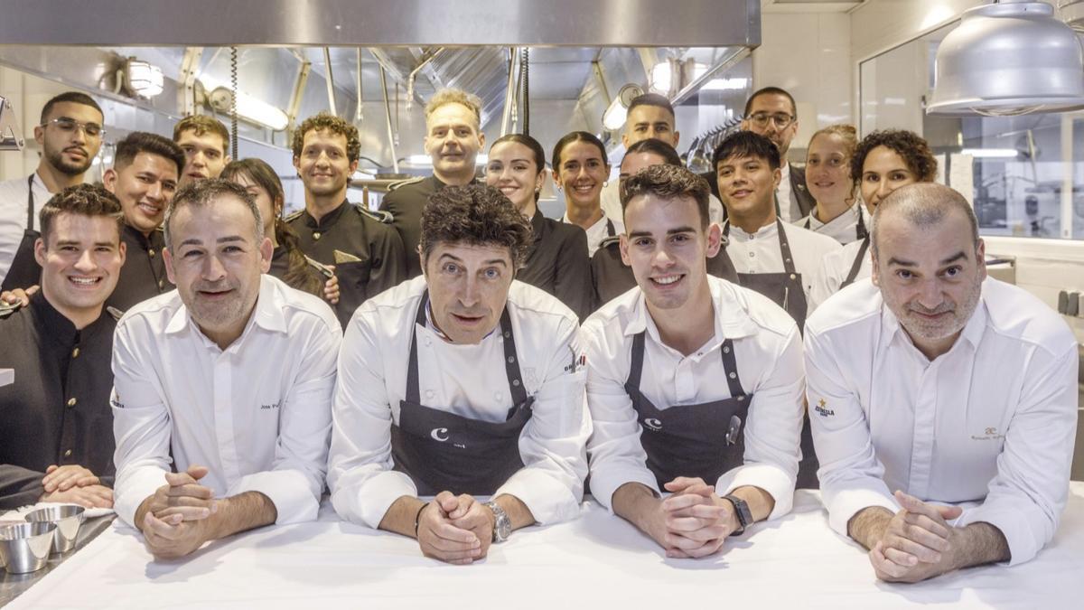 José Pulido, Yannick Franques, Oriol Fernández y Romain Fornell, con el equipo de Candlelight.