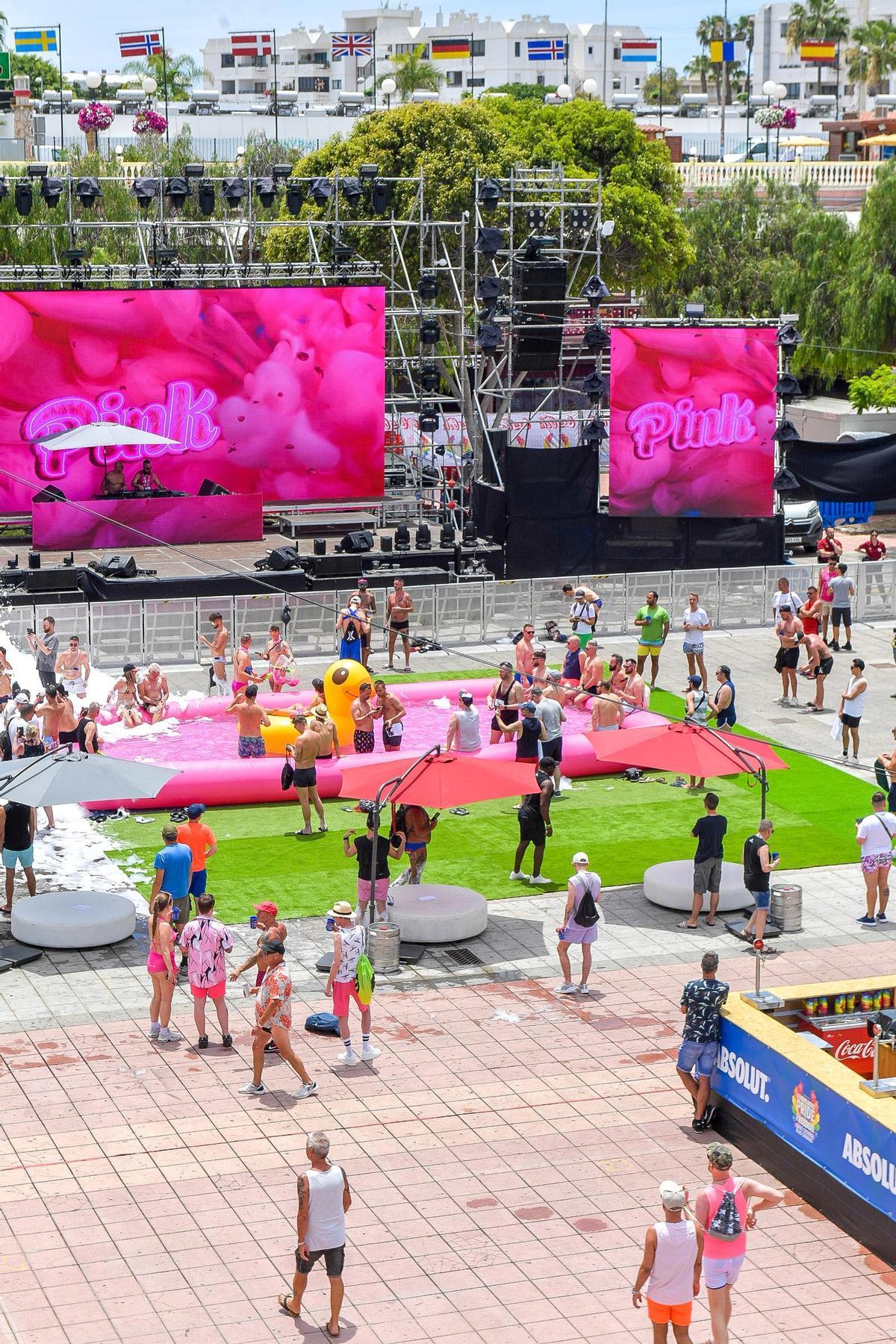 Fiesta de la espuma en el Maspalomas Pride 2024