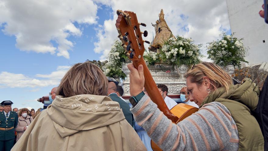 Así ha sido la bajada de la Virgen de la Montaña en Cáceres