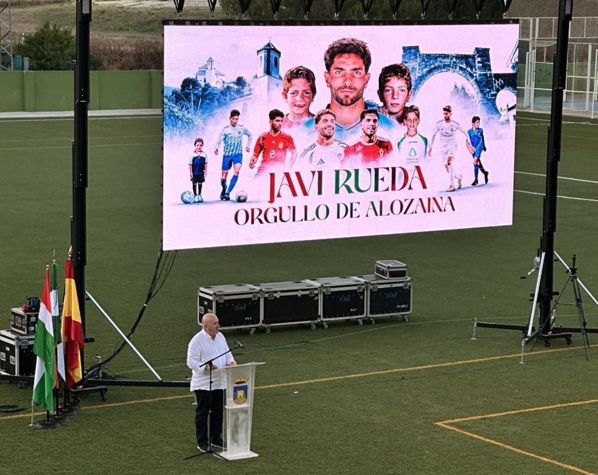 Javi Rueda, invitado de honor en el acto para renombrar el estadio de su pueblo con su nombre