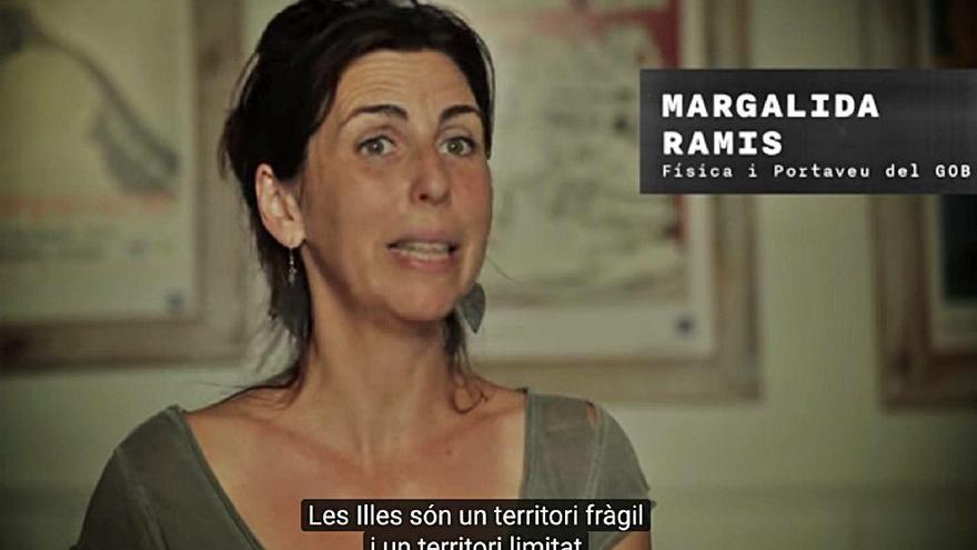 La portavoz del GOB, Margalida Ramis, en un momento del documental.