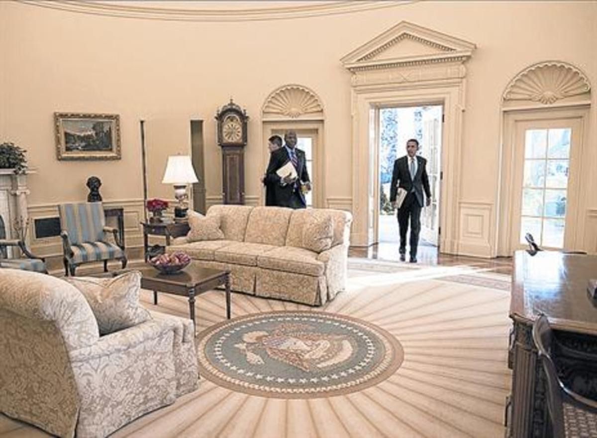 records Des del primer cop que Obama va trepitjar el Despatx Oval (a dalt) el 2009, va mantenir una vida familiar i el treball solidari. Michelle va crear un jardí (esquerra) que li va ensenyar a no témer el fracàs.