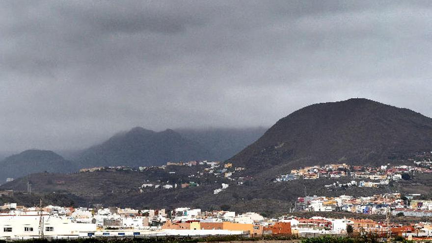 La resaca de Leslie trae las primeras lluvias de otoño  a Canarias