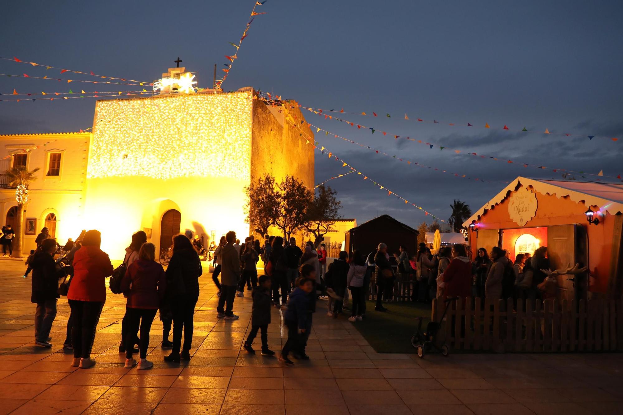 Descubre las fotos del inicio de las Fiestas de Navidad en Formentera