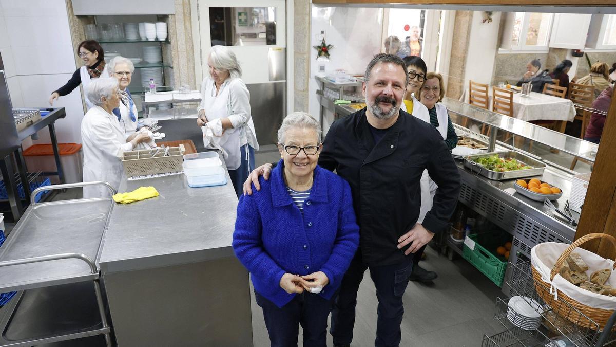 Sor Clara Gallego y Javier Brage, directora y administrador de la Cocina Económica de Santiago.