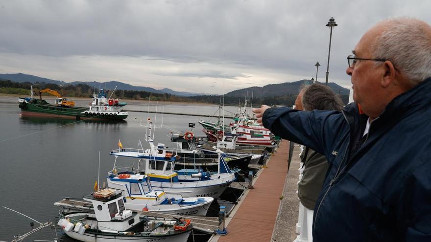 El Principado inicia el esperado dragado del puerto de La Arena