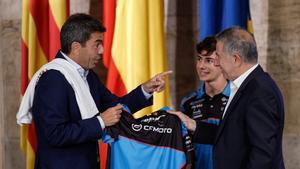 Mazón, presidente valenciano, con Aspar y David Alonso