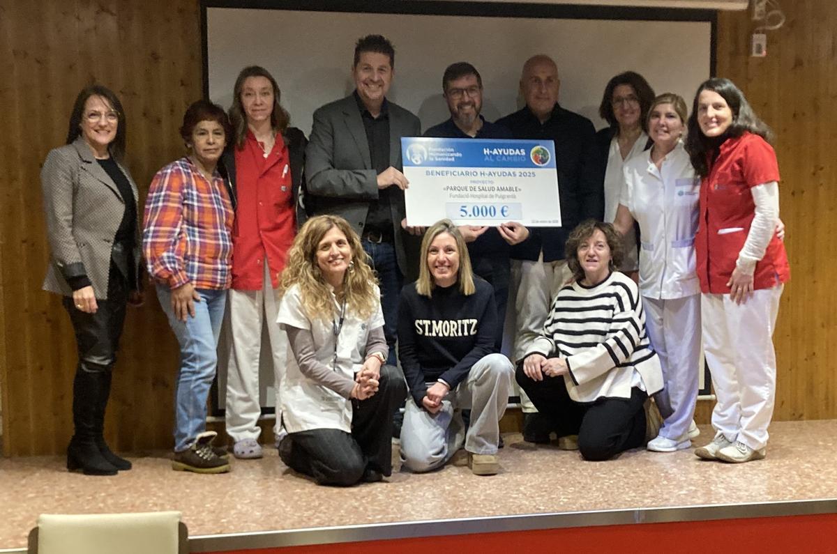 L'equip del projecte Hospital Amable recollint el premi de la Fundacion Humanizando la Sanidad