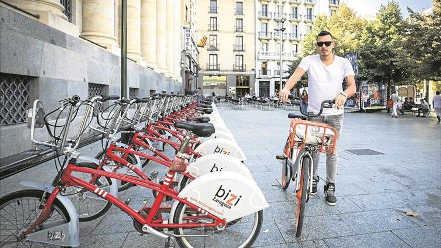 El servicio Bizi aguanta el tirón del estreno de la movilidad compartida