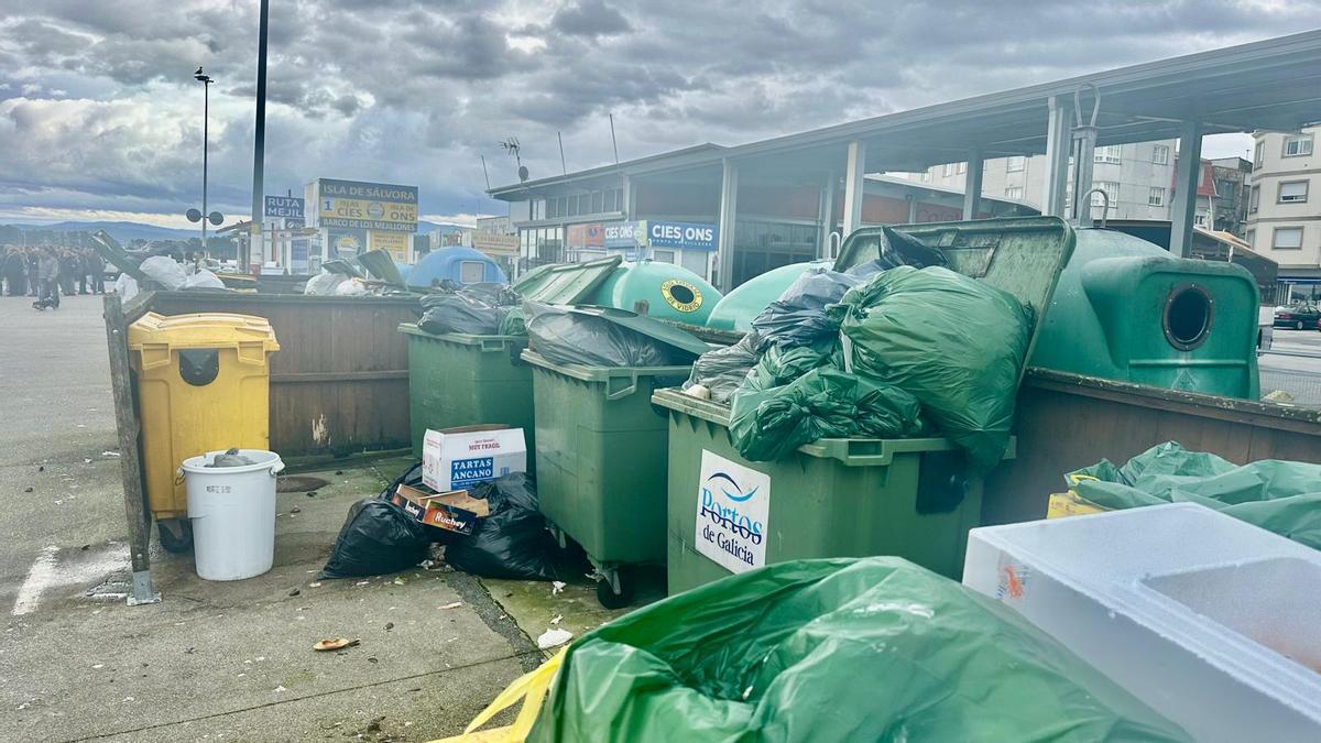 Contenedores a rebosar en O Grove.