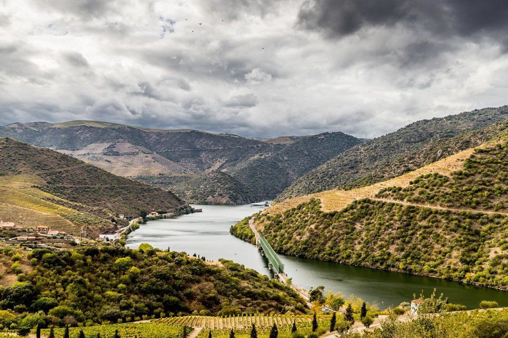 Piedra, río y viña