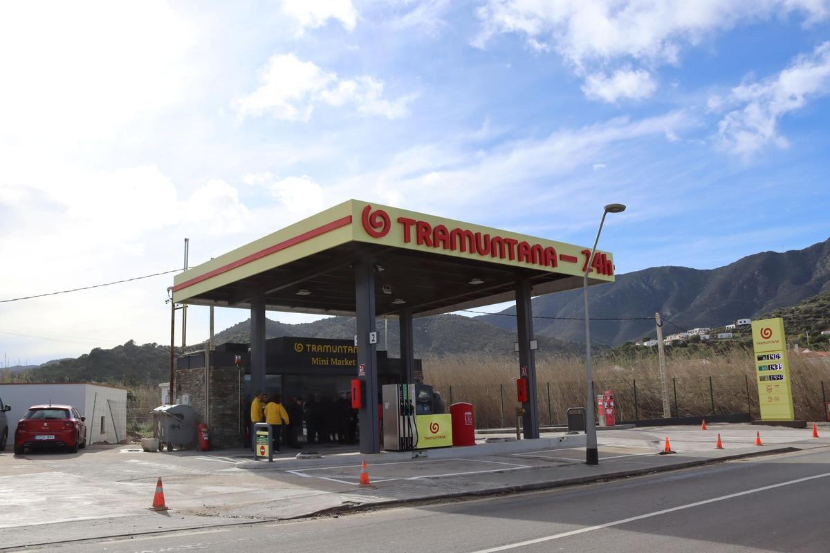 Les imatges de la reobertura de la benzinera del Port de la Selva