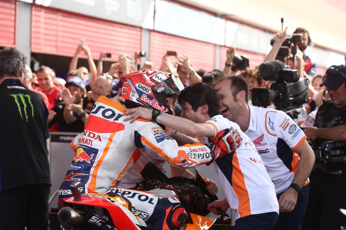 Marc Márquez celebra una victoria en Argentina.
