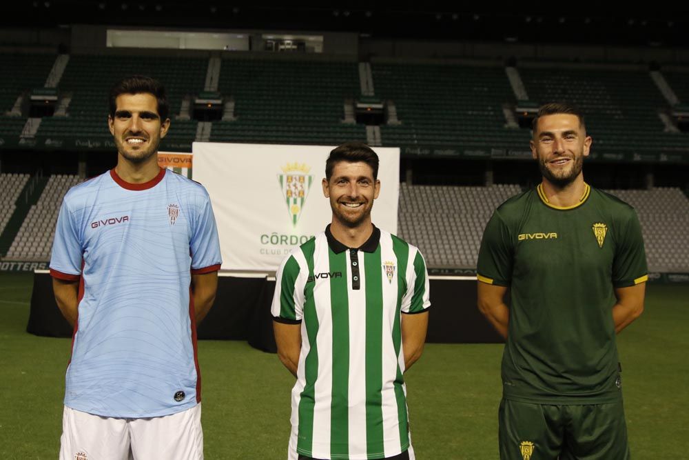 El Córdoba CF presenta sus nuevas camisetas