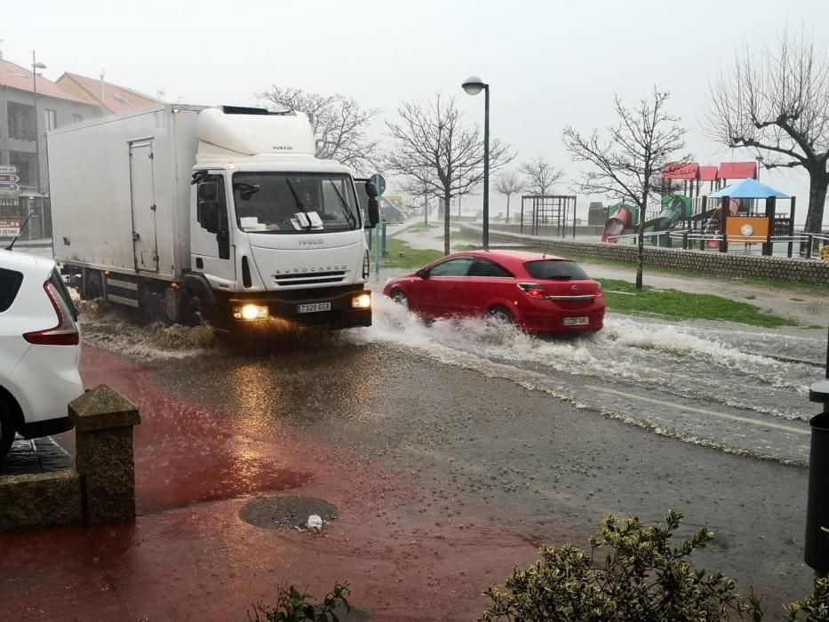 Los efectos de las intensas lluvias en O Grove.