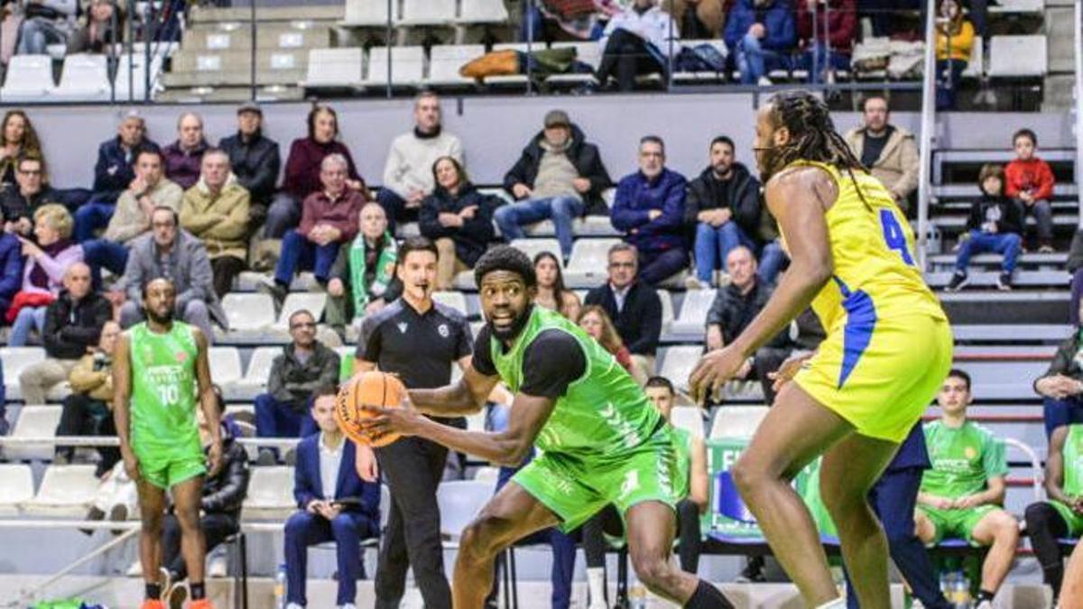 Diante Bah durante un encuentro con el Amics Castelló