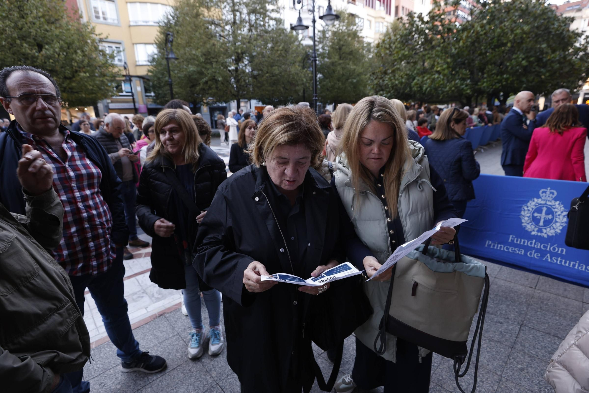 Así fue el encuentro entre Serrat e Iñaki Gabilondo en Gijón.