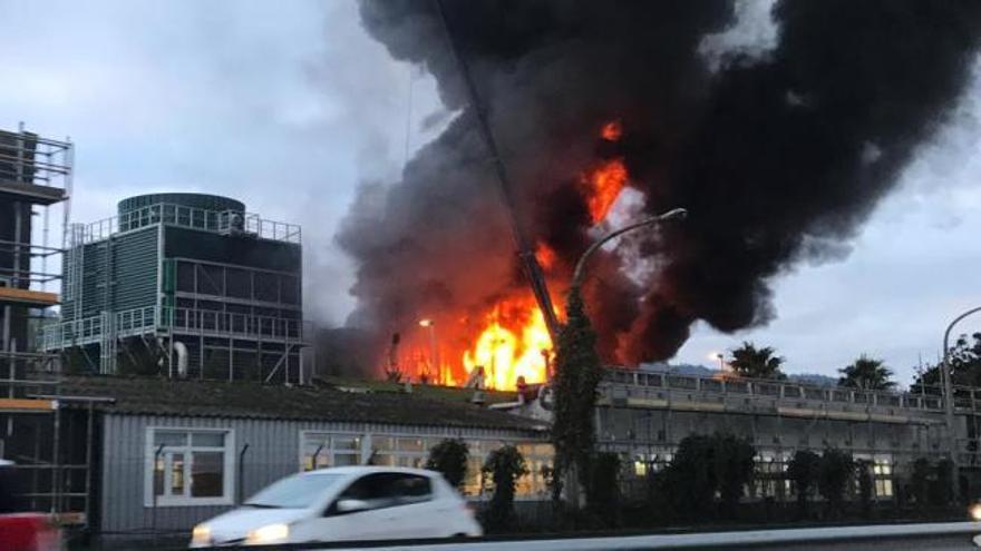 Aparatoso incendio en Ence que ha disparado las alarmas