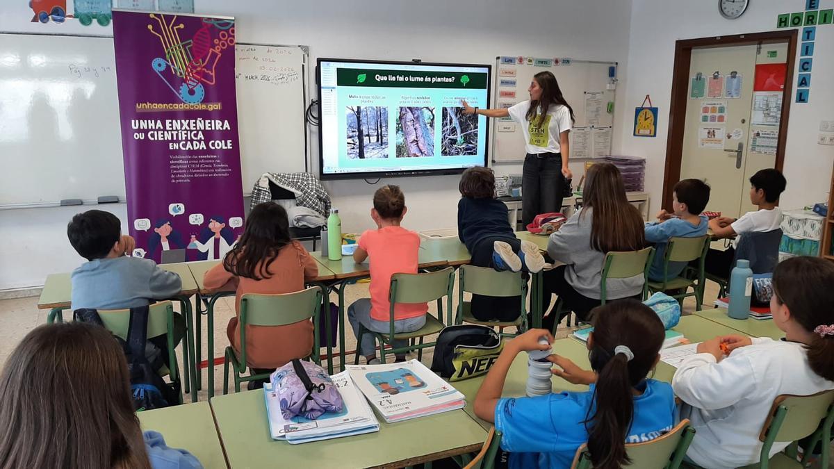 Momento dun dos obradoiros da XI edición do programa ‘Unha enxeñeira ou científica en cada cole’ da USC.
