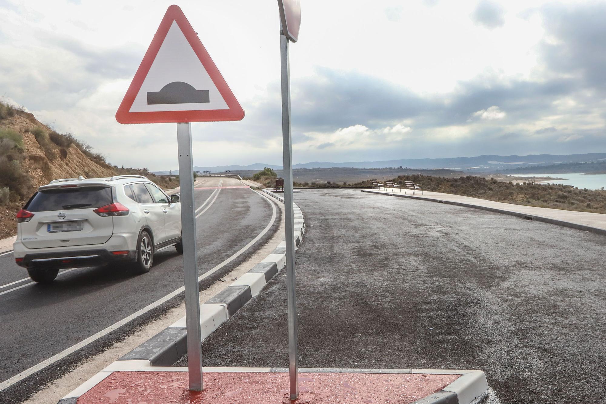 Así es el nuevo aspecto de la CV-950 que bordea el embalse de la Pedrera