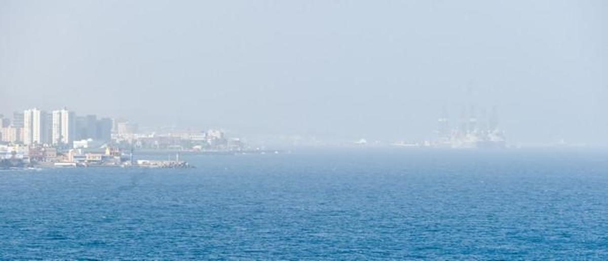 22-02-2019 LAS PALMAS DE GRAN CANARIA. Calima sobre la capital. Fotógrafo: ANDRES CRUZ 22-02-2019 LAS PALMAS DE GRAN CANARIA. Calima sobre la capital. Fotógrafo: ANDRES CRUZ