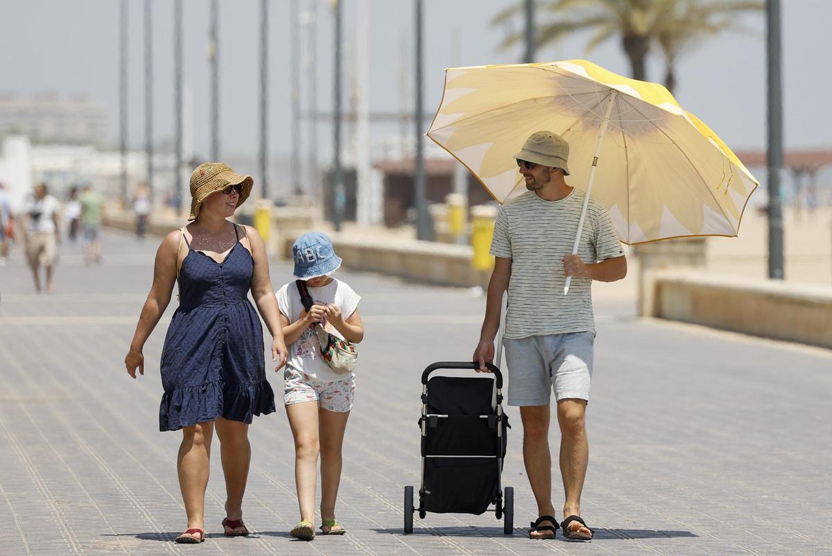 El calor mantiene avisos en doce comunidades autónomas, cuatro en nivel naranja