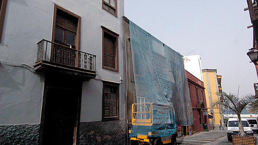 Fachadas en restauración en el casco histórico de Vegueta.