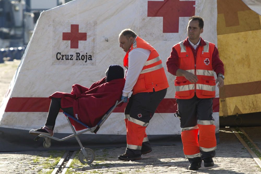 Llegan al puerto de Málaga 52 inmigrantes rescatados