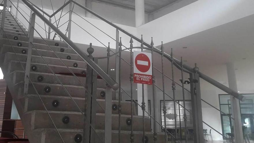 Las escaleras de acceso a la zona alta del recinto ferial, todavía sin estrenar.