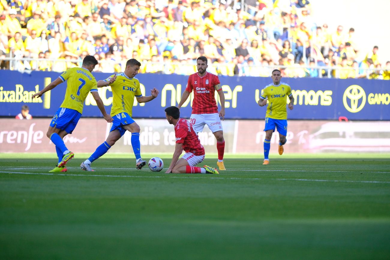 El partido Cádiz CF-UD Las Palmas, en imágenes