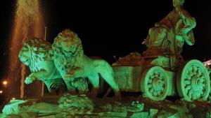 La Cibeles, iluminada de verde.