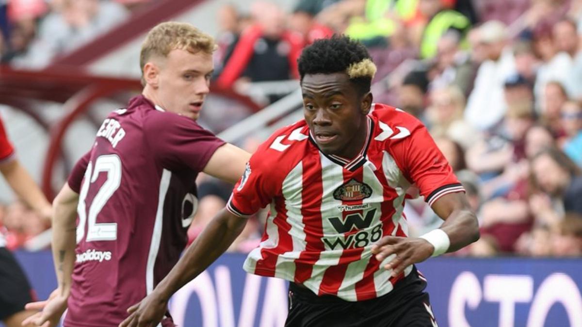 Simon Adingra, durante un amistoso con el Sunderland