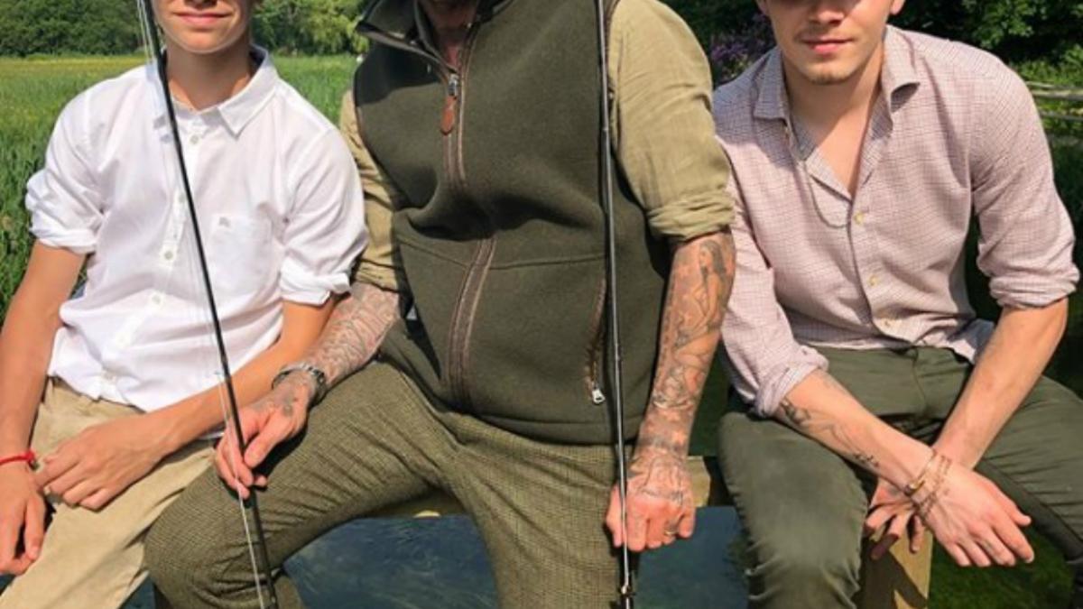 David Beckham junto a sus hijos Brooklyn y Romeo en un día de pesca