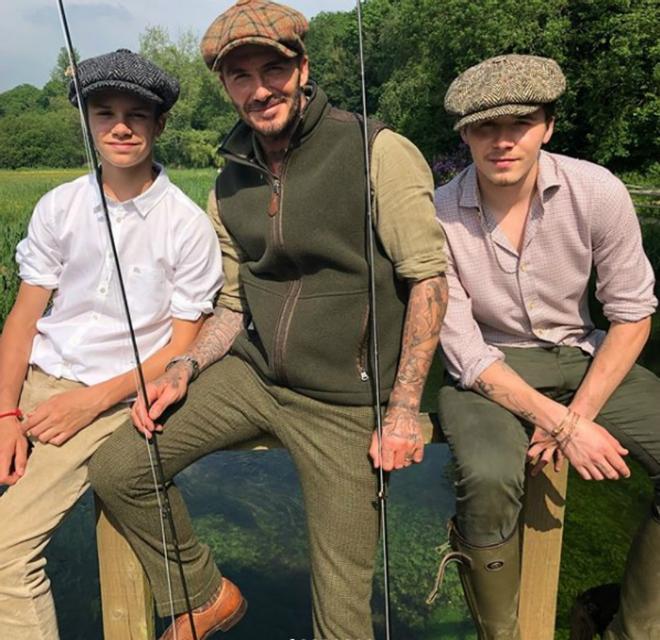 David Beckham junto a sus hijos Brooklyn y Romeo en un día de pesca