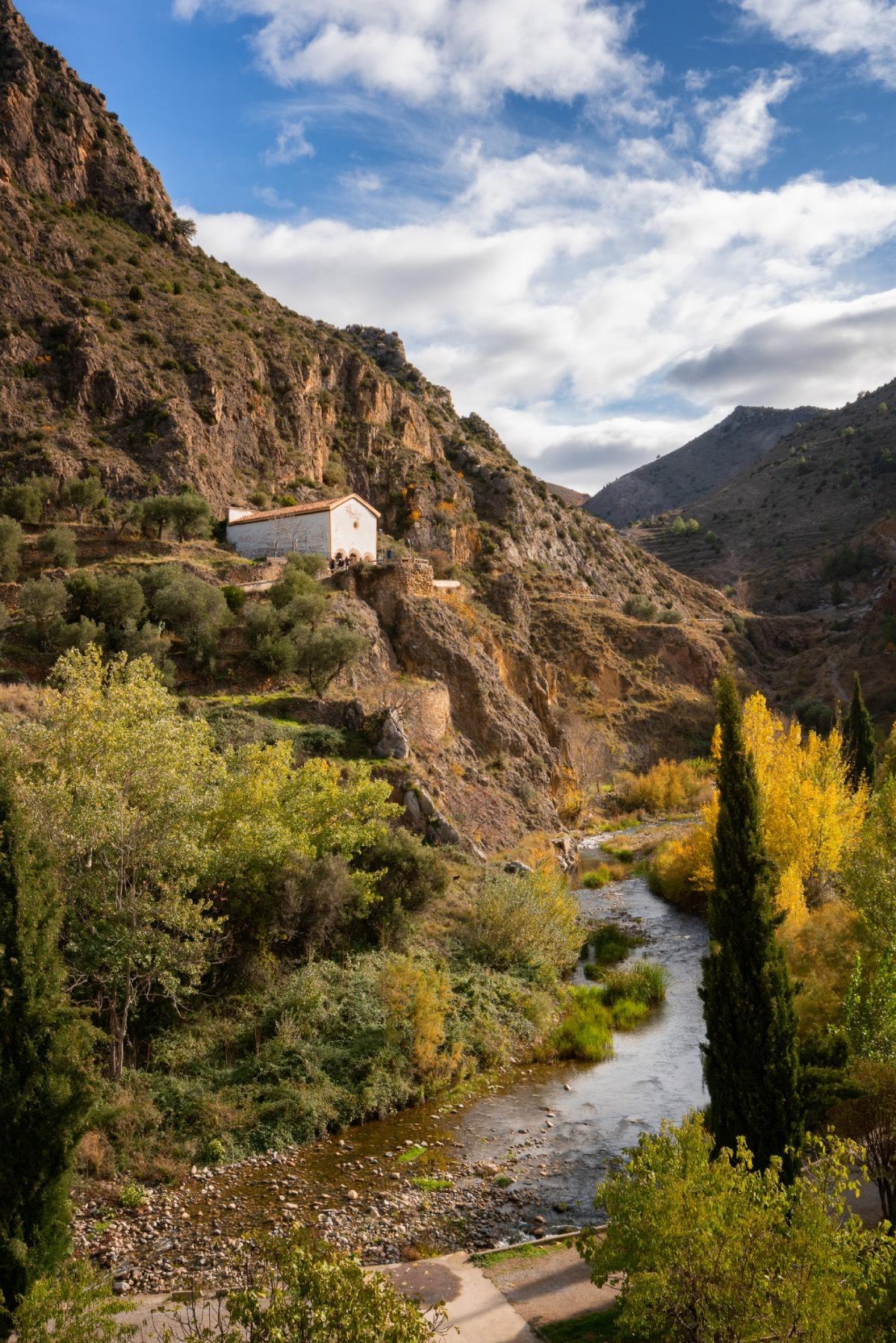El entorno natural que rodea el pueblo de Arnedillo en La Rioja