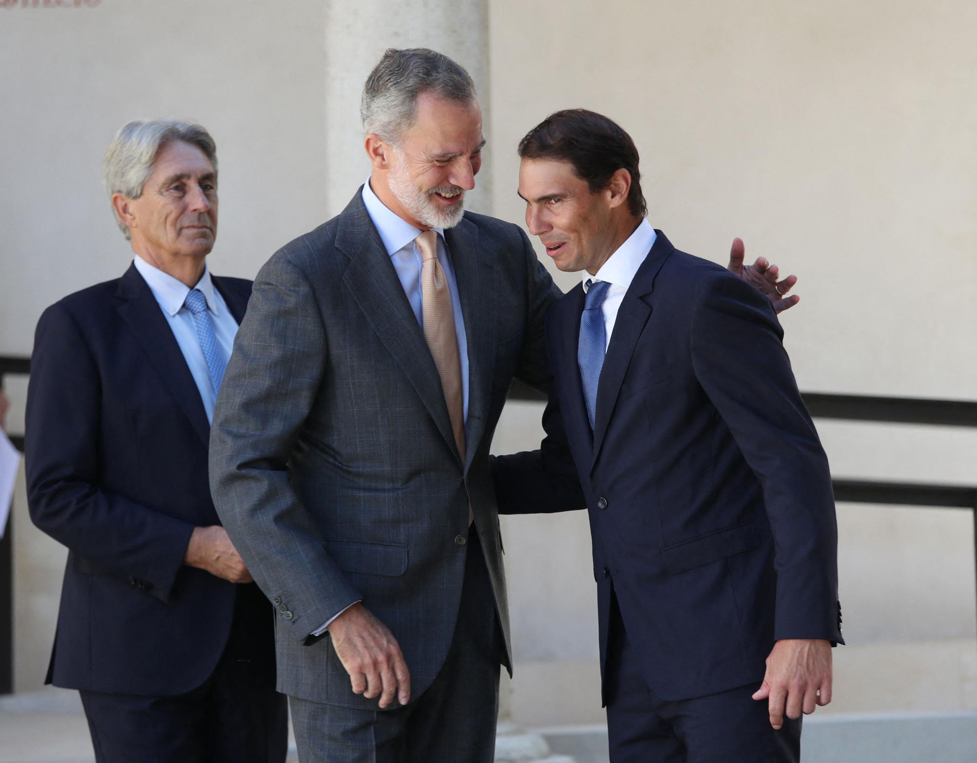 King Felipe delivers (156471350).jpg