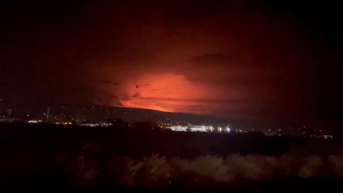 El volcán Mauna Loa (Hawái) entra en erupción por primera vez en 40 años