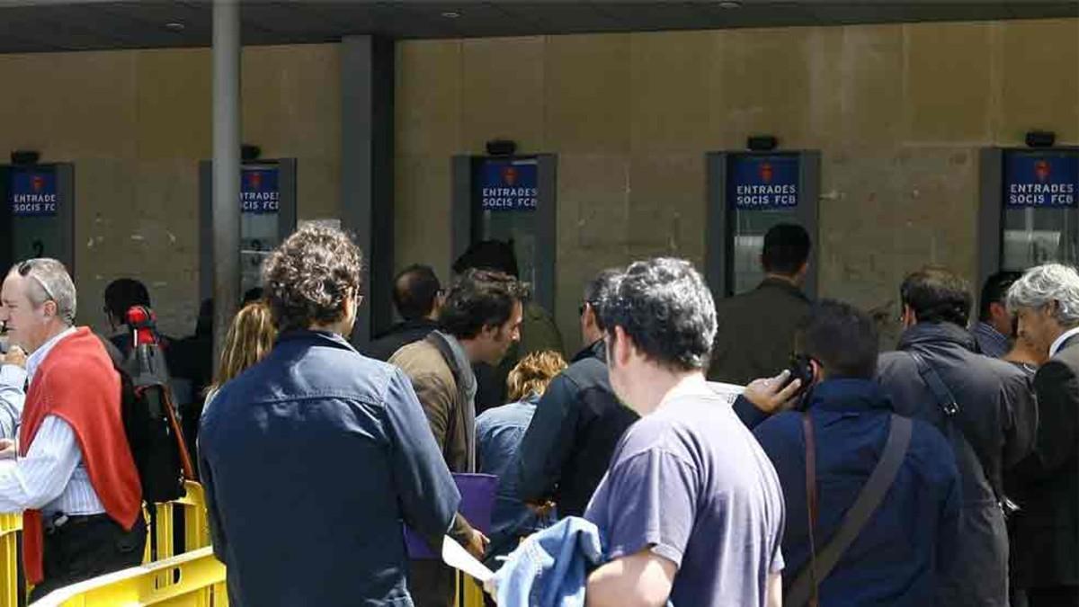 Se han formado largas colas en las taquillas del Camp Nou