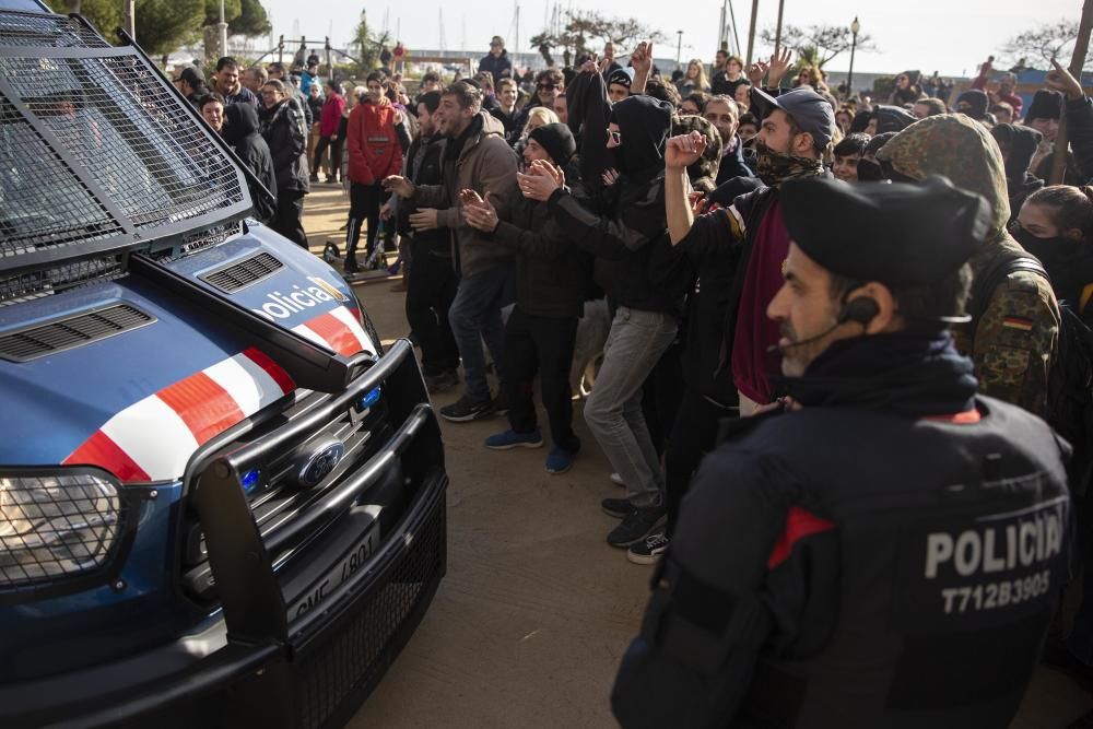 Enfrontament a Blanes entre antifeixistes i simpatitzants de Vox a Blanes