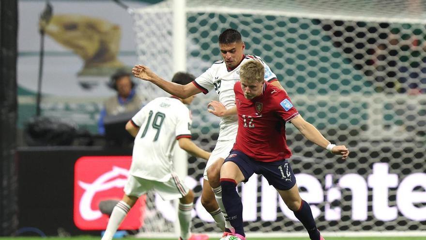 México hace historia al superar primera la fase de grupos; Sudáfrica da la campanada