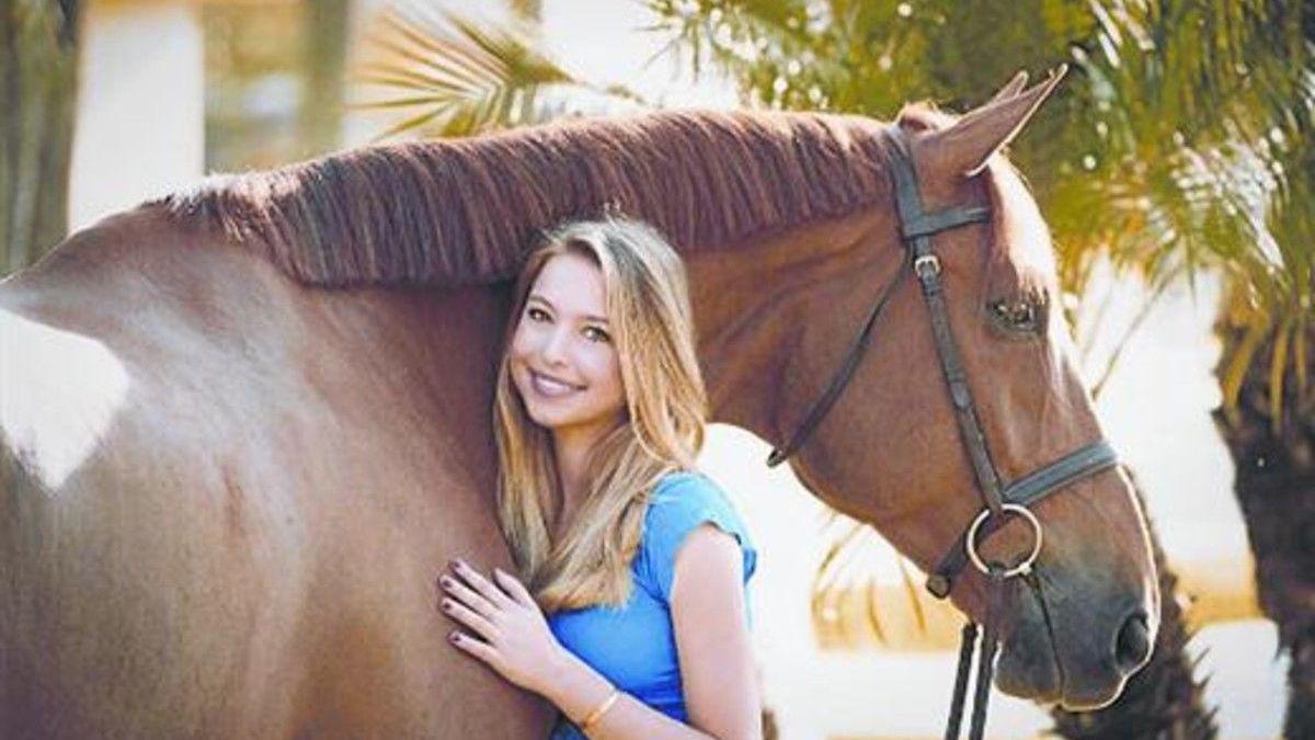 La hija menor de Steve Jobs debuta como modelo