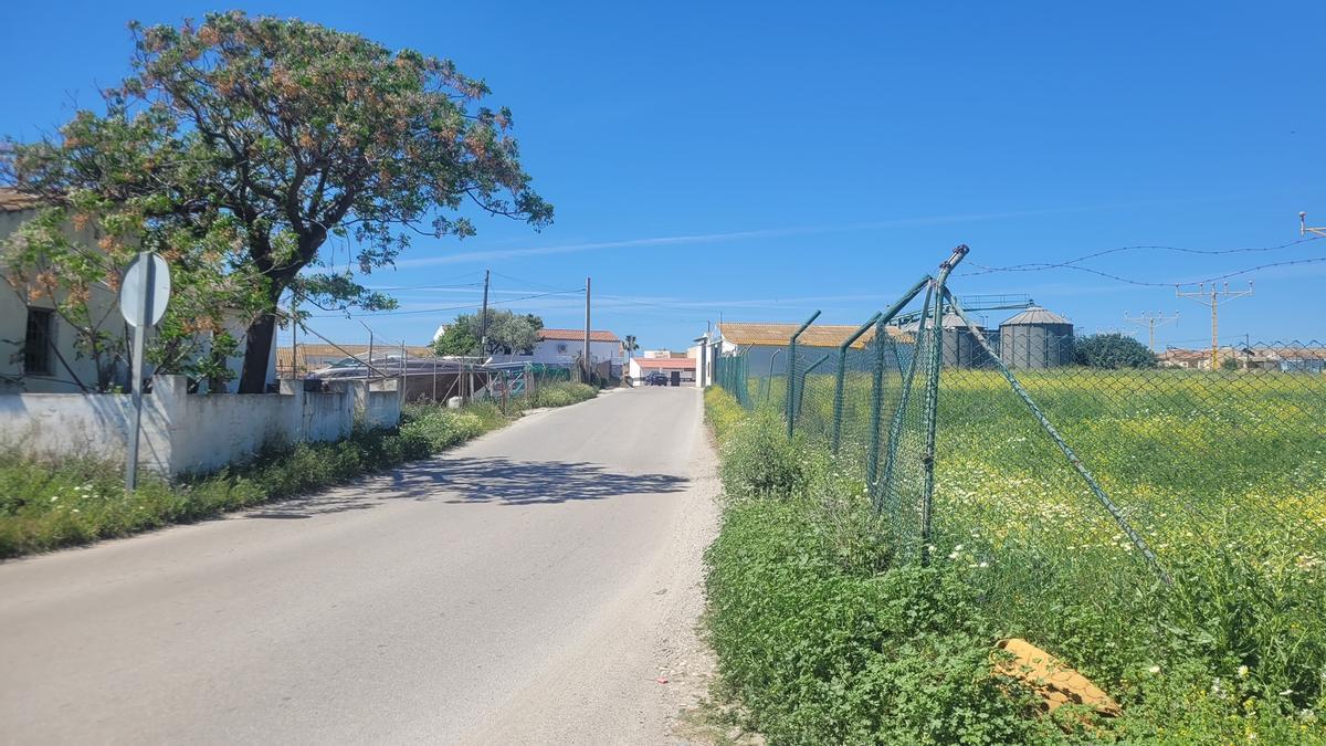 La carretera que discurre entre la barriada de Zapata y el aeropuerto de Málaga.