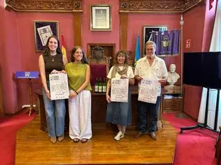 La historia de la sidra a través pegatinas, postales y publicidad: así será la exposición que llevará Fernando Paredano al Ateneo Obrero de Villaviciosa