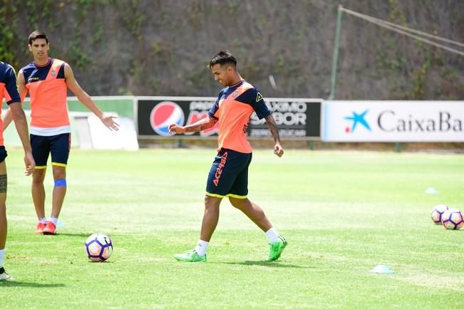 Entrenamiento de la UD Las Palmas en Barranco ...