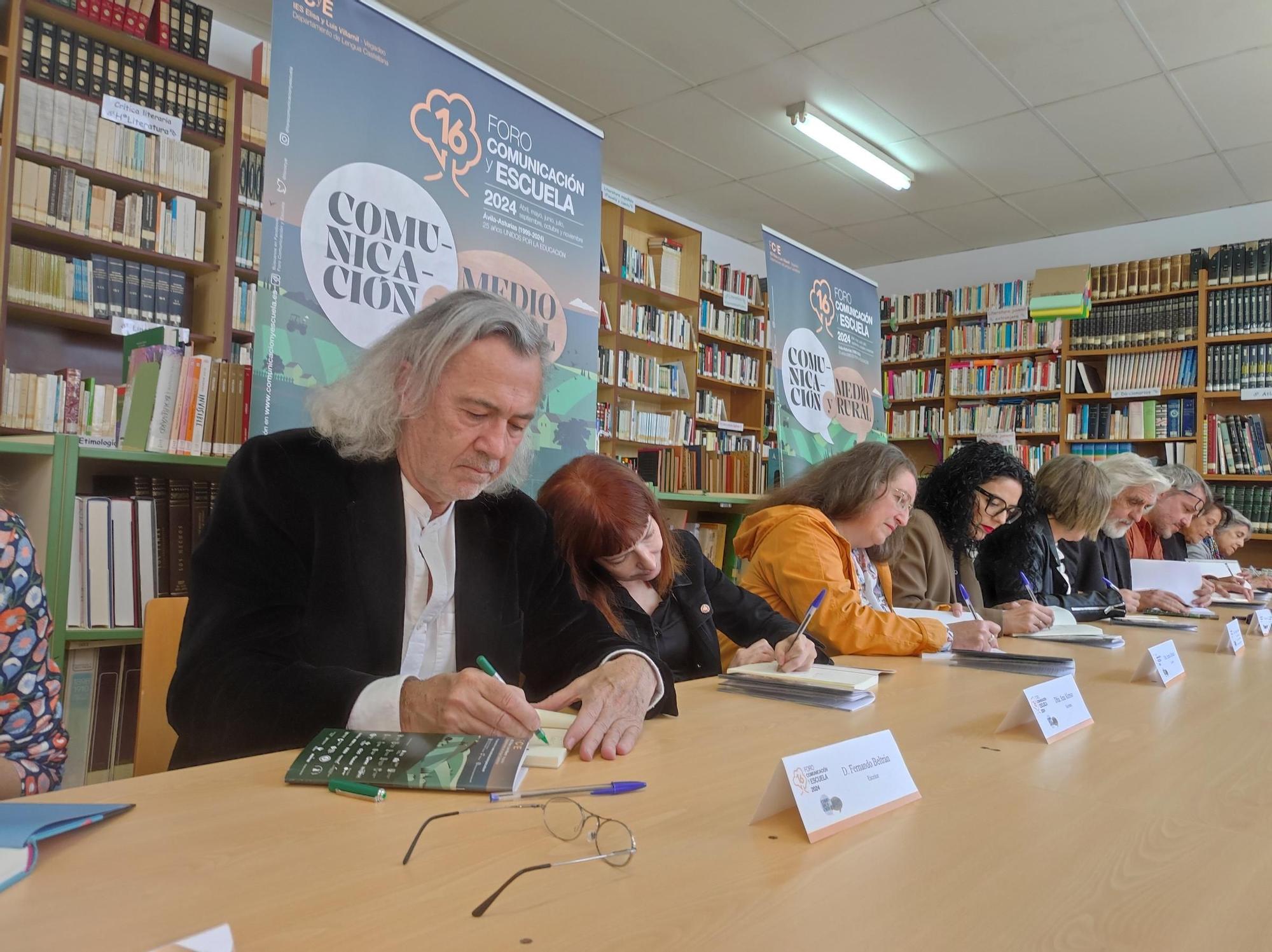 En imágenes: Espectacular jornada literaria para abrir el Foro Comunicación y Escuela de Vegadeo