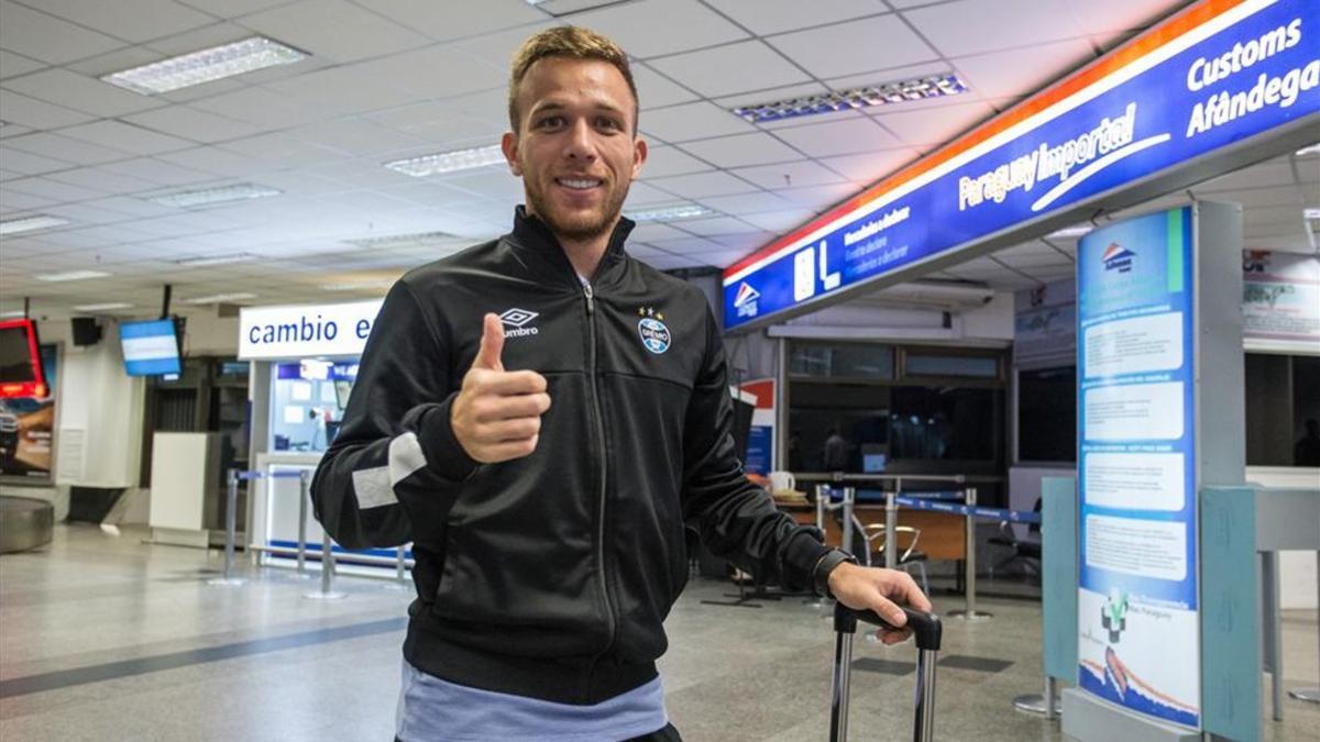 El Barça sigue nutriendo las negociaciones por Arthur