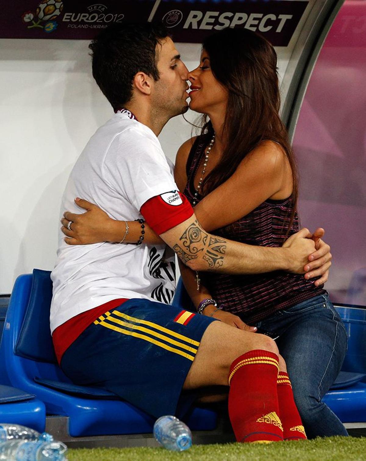 Daniella Semaan felicita a Cesc Fabregas