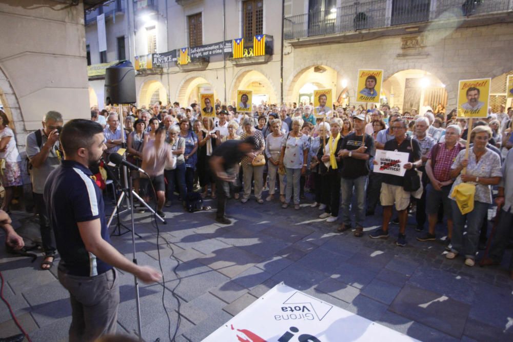 Cent dilluns reclamant la llibertat dels polítics presos a la plaça del Vi