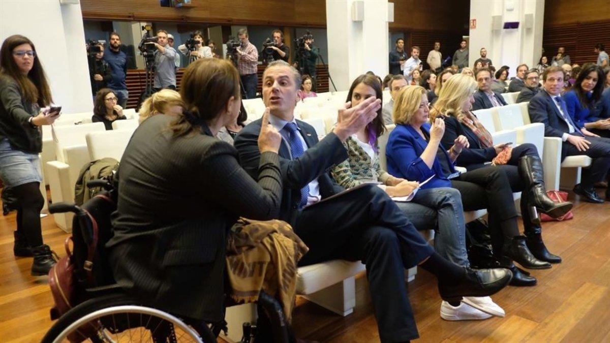 Ortega Smith y Nadia Otmani durante el acto municipal por el Día contra la Violencia Machista