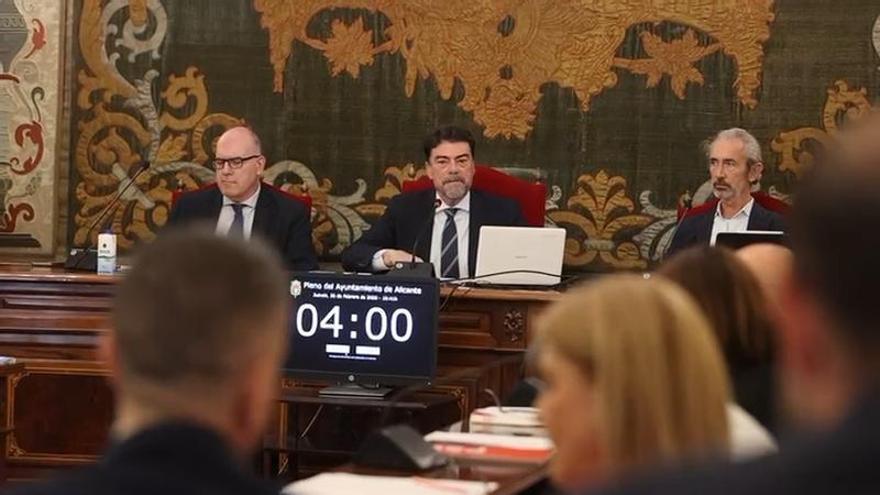 Enganchón en el pleno entre Ana Barceló y Luis Barcala